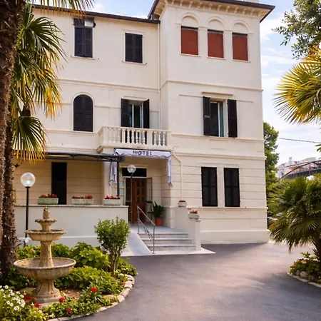 Otel Pina 3*