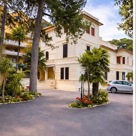 Pina Hotel 3*