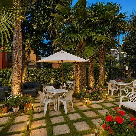 Pina - Vicino Al Mare Con Giardino E Parcheggio 3*