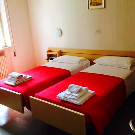 Otel Pina 3*