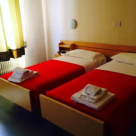 Otel Pina 3*