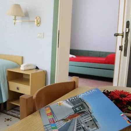 Otel Pina 3*