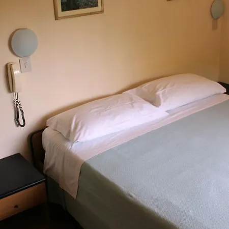 Otel Pina 3*