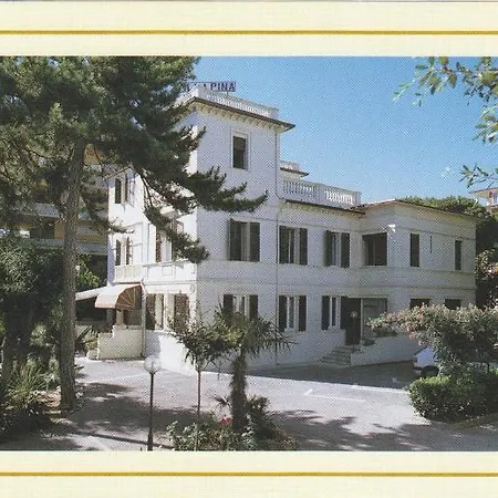 Pina Hotel 3*