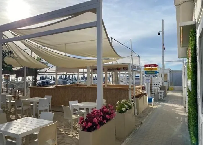 Ξενοδοχείο Pina 3*