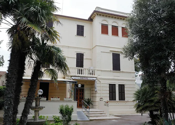 Pina Ξενοδοχείο 3*