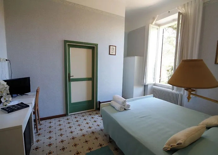 Ξενοδοχείο Pina 3*