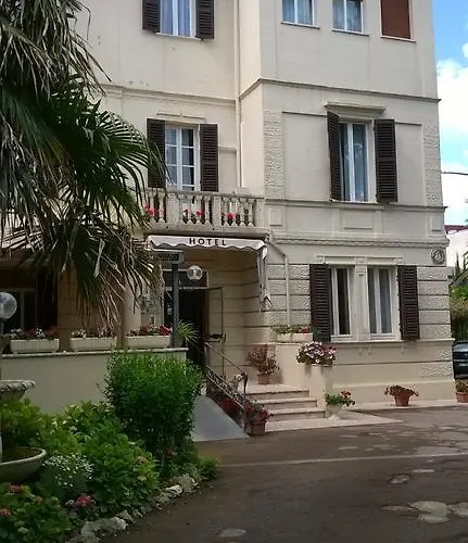 Ξενοδοχείο Pina 3*